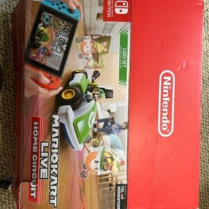 Nintendo switch Mario kart live home circuit. Luigi set.